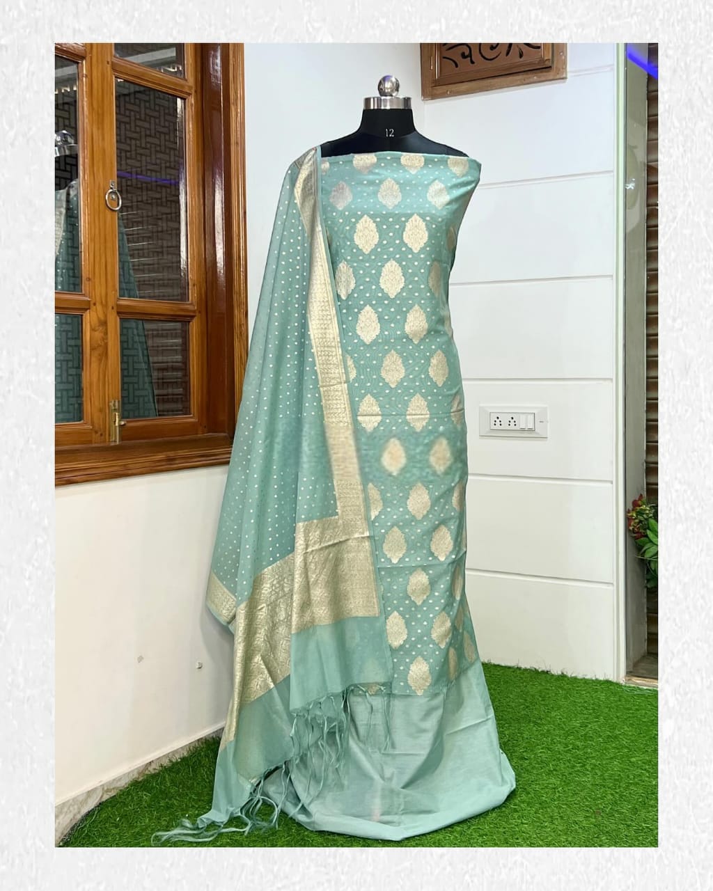Gorget silk