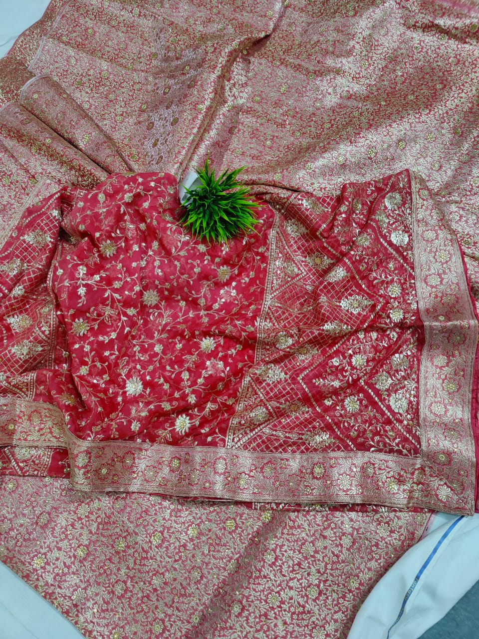 Kimkhab garara wedding dress, pakistani suit, pakistani dress, kimkhab garara,Kimkhab garara - banarsi onion colour kimkhab garara
Banarasi silk suit, bridal gharara wedding dress