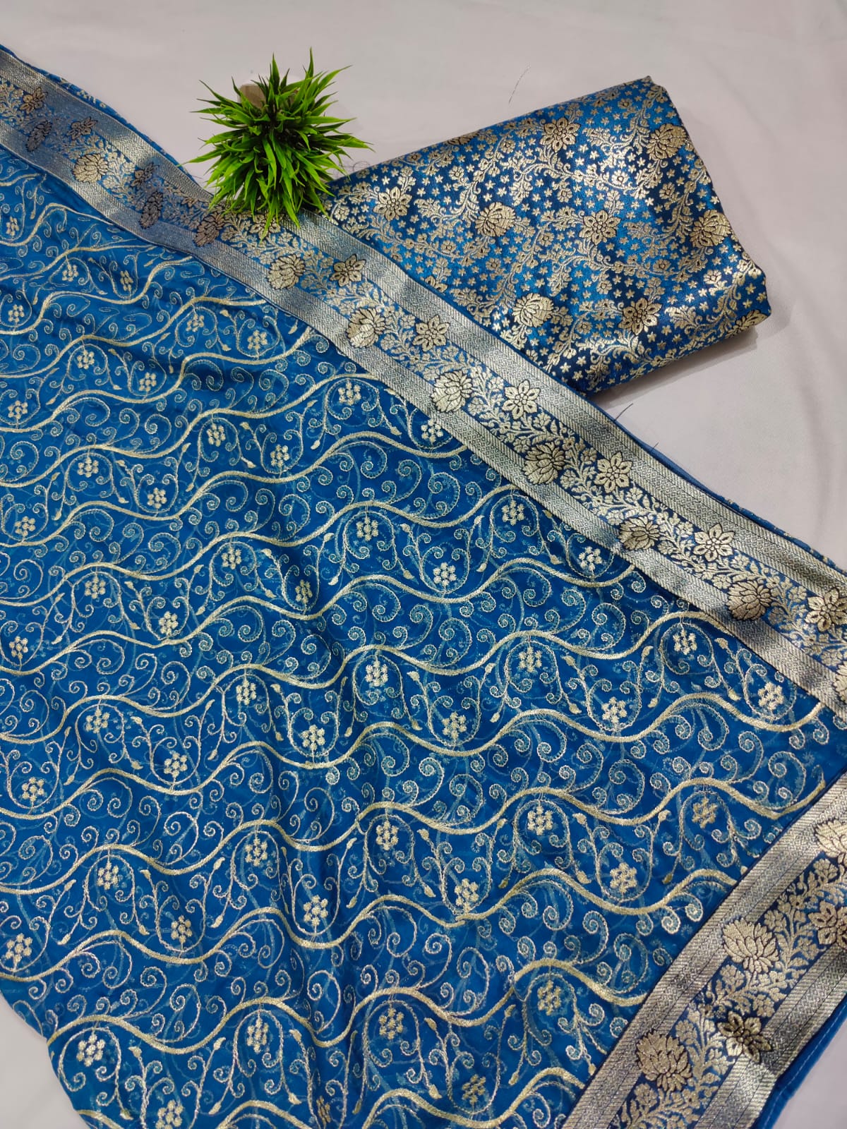 Kimkhab garara wedding dress.bridal kimkhab silk suit .kimkhab gharara
