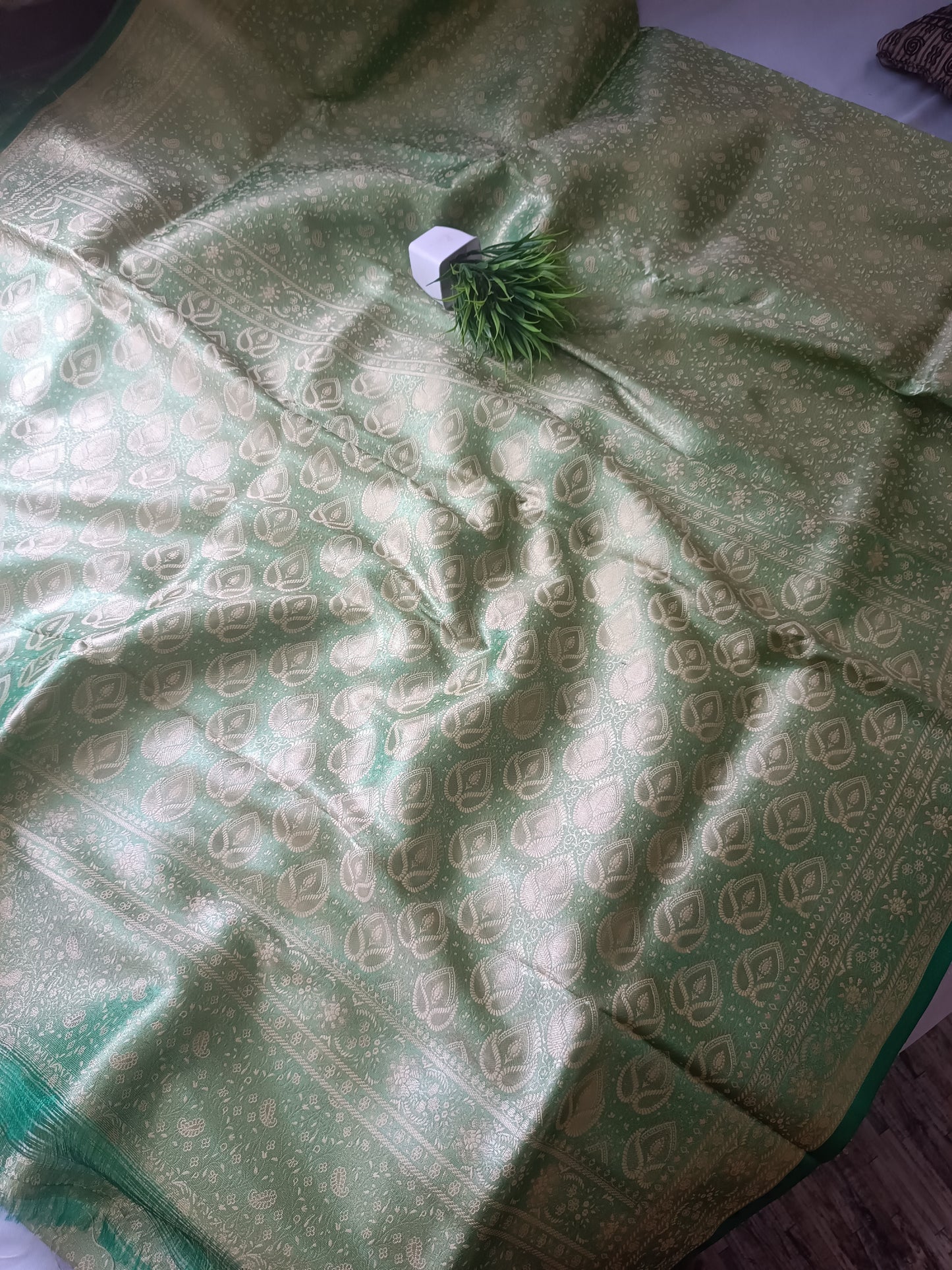 As a product expert, I recommend seagreen Handbrush Tissue Silk Banarasi Saree for its unique and intricate handbrush technique, resulting in a stunning rust-colored saree. Made from high-quality tissue silk, this Banarasi saree is perfect for special occasions and offers a sophisticat dezainar saree