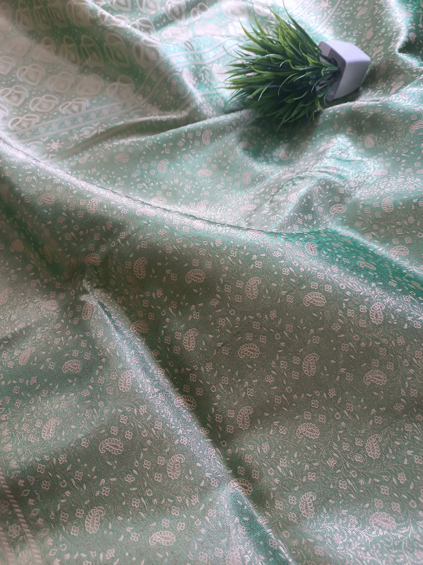 As a product expert, I recommend seagreen Handbrush Tissue Silk Banarasi Saree for its unique and intricate handbrush technique, resulting in a stunning rust-colored saree. Made from high-quality tissue silk, this Banarasi saree is perfect for special occasions and offers a sophisticat dezainar saree