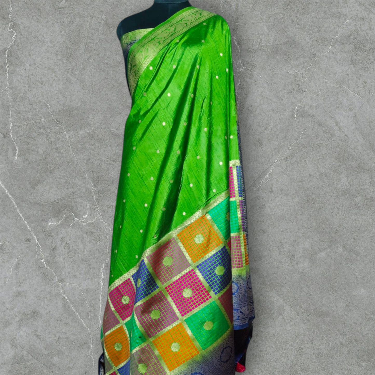 #SilkSaree #GreenSilkSaree #ZariWeaving #TraditionalWear #FestiveFashion #ElegantDrapes #HandloomSaree #EthnicWear #SareeLovers #ColorfulPallu #IndianWeaves #WeddingSaree #DesignerSaree #LuxurySilk