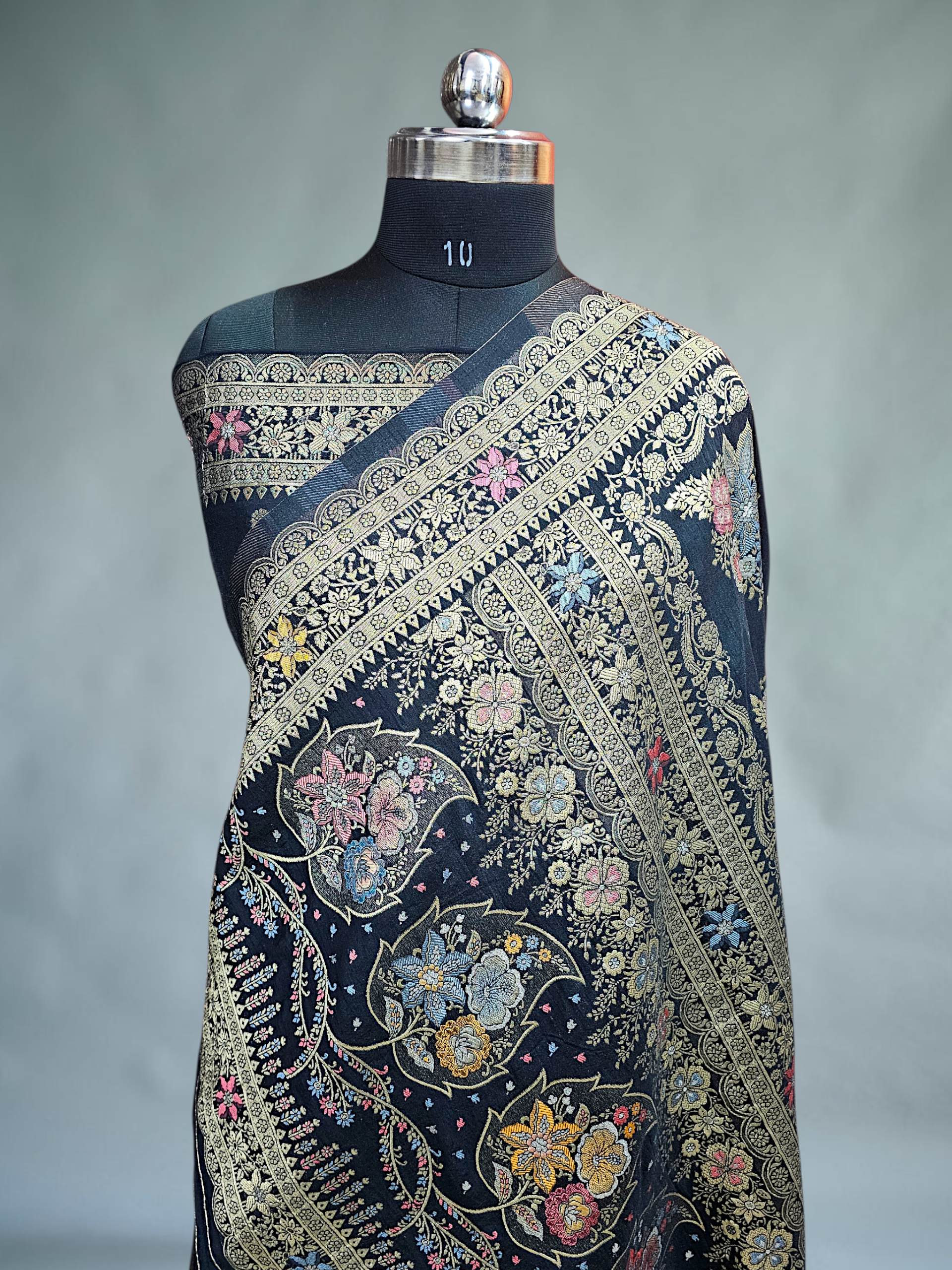 Black Meenakiri  Dezainar Buta Banarasi Silk Saree