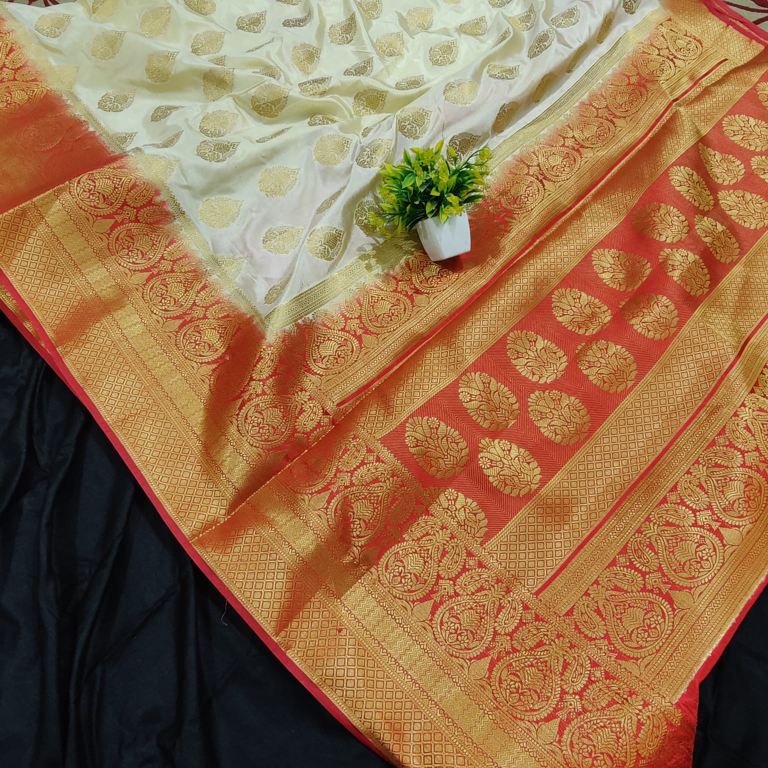 Dola silk banarsi saree light waight - Banarsi Brides